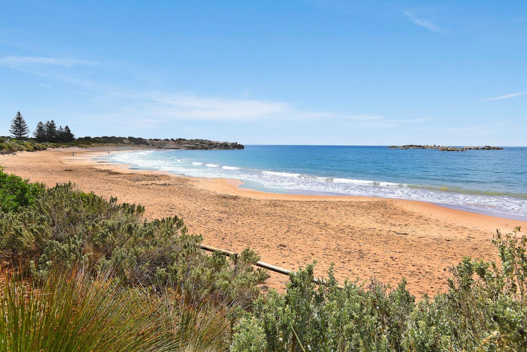 Dolphins Beachfront Apartment No 4 Port Elliot Esterno foto